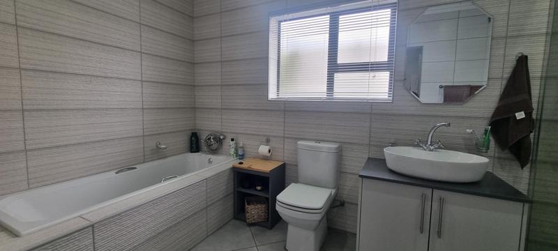 2 Bedroom Property for Sale in Reebok Western Cape
